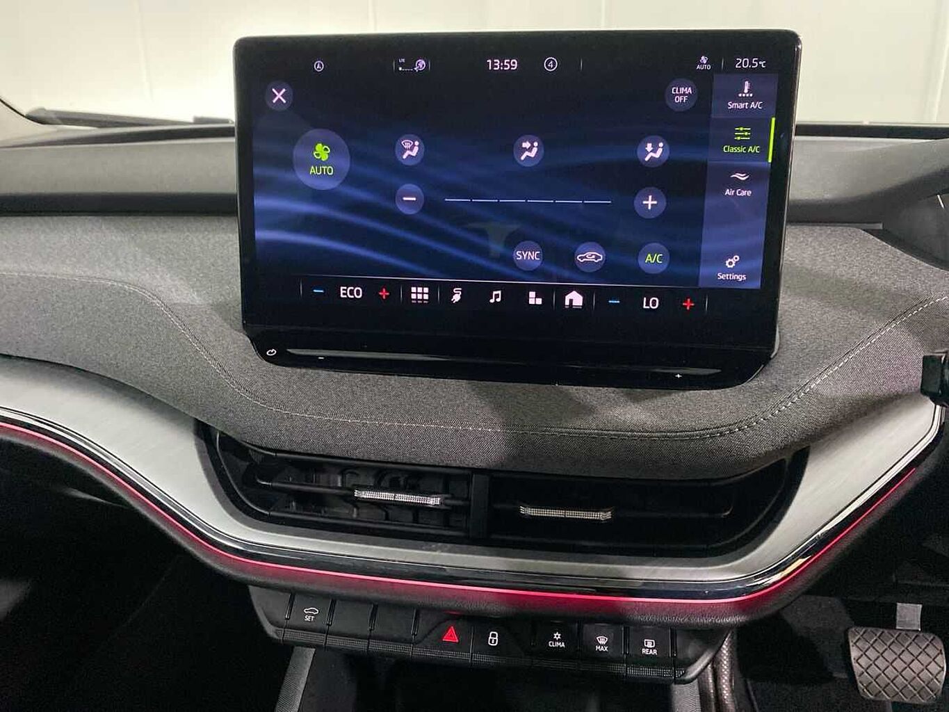 SKODA Enyaq iV 60 62kWh 132kW ecoSuite
