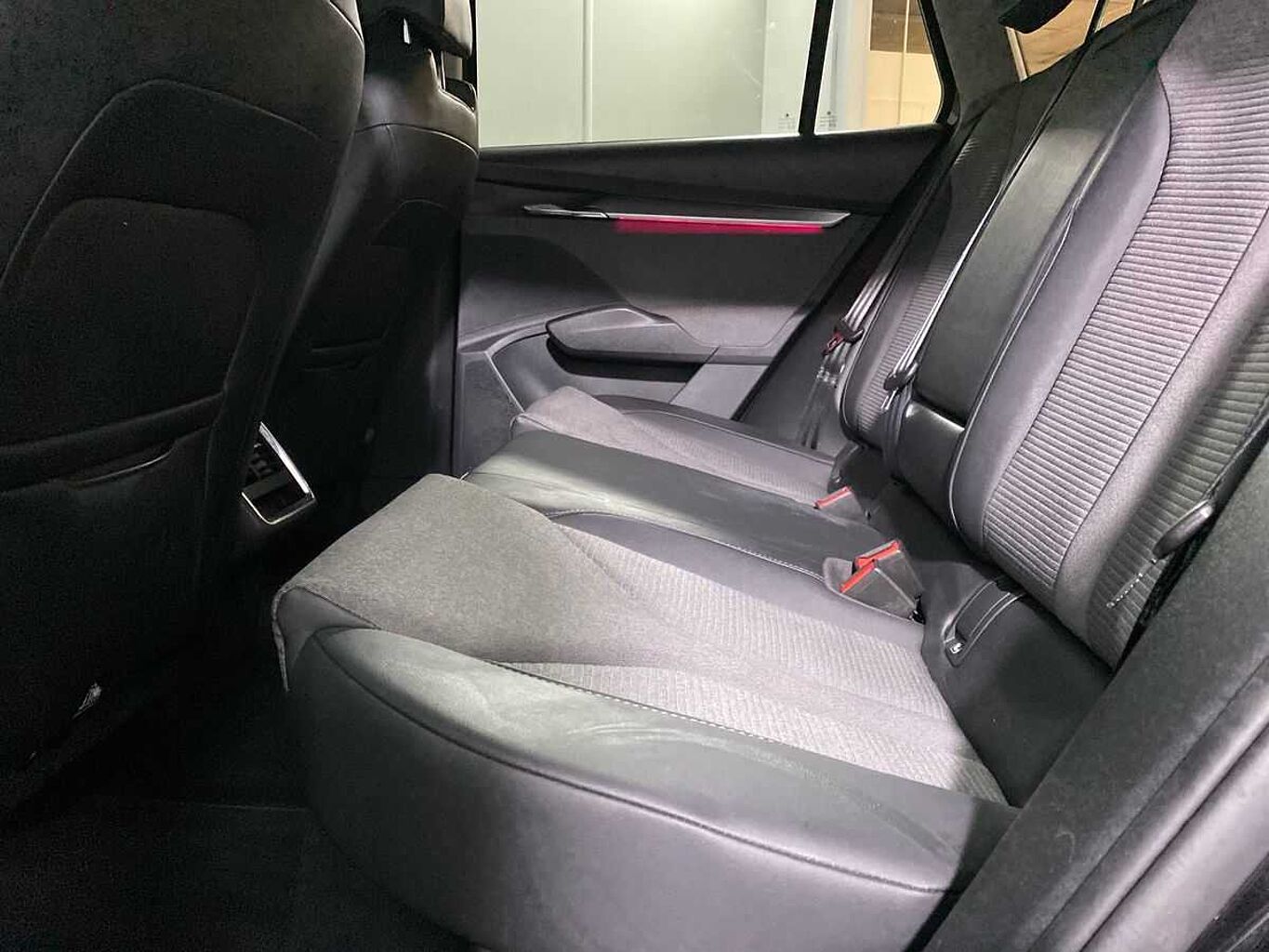 SKODA Enyaq iV 60 62kWh 132kW ecoSuite